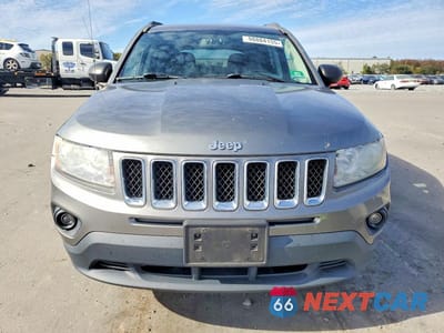 Piąte zdjęcie samochodu w środku: 2012 JEEP COMPASS LATITUDE VIN:1C4NJDEB3CD604093 - miniatura