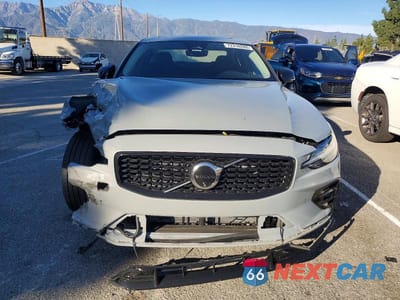 Piąte zdjęcie samochodu w środku: 2025 VOLVO S60 PLUS VIN:7JRL12FC4SG369317 - miniatura