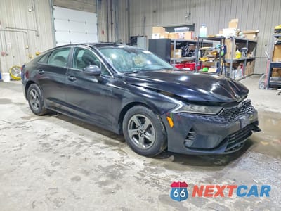 Czwarte zdjęcie samochodu z boku: 2021 KIA K5 LXS VIN:5XXG14J25MG041988 - miniatura