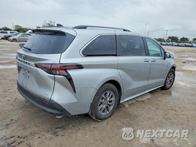 Trzecie zdjęcie samochodu z tyłu: 2025 TOYOTA SIENNA XLE VIN:5TDYRKEC0SS278209 - miniatura