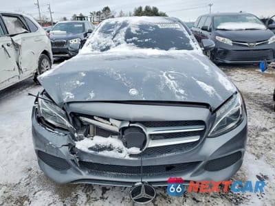 Piąte zdjęcie samochodu w środku: 2017 MERCEDES-BENZ C 300 4MATIC VIN:55SWF4KB4HU183297 - miniatura