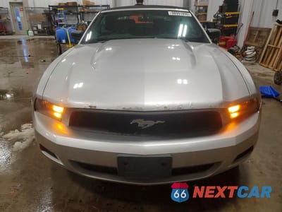 Piąte zdjęcie samochodu w środku: 2012 FORD MUSTANG VIN:1ZVBP8EM8C5241176 - miniatura