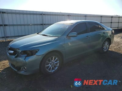 2010 TOYOTA CAMRY HYBRID BASE 4T1BB3EK3AU114403 - główne zdjęcie licytacji z USA - miniatura