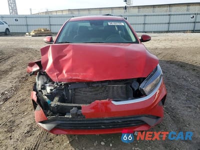Piąte zdjęcie samochodu w środku: 2023 KIA FORTE LXS VIN:3KPF24AD3PE639732 - miniatura