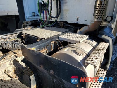 Zdjęcie 6 z 10 samochodu: 2018 KENWORTH T680 SEMI TRUCK VIN:1XKYA48X8JJ204375 - miniatura