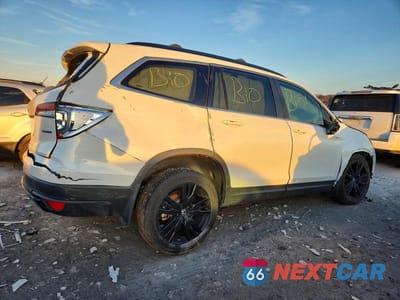 Trzecie zdjęcie samochodu z tyłu: 2022 HONDA PILOT SE VIN:5FNYF5H23NB015735 - miniatura