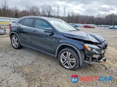 Czwarte zdjęcie samochodu z boku: 2015 MERCEDES-BENZ GLA 250 VIN:WDCTG4EB0FJ185934 - miniatura