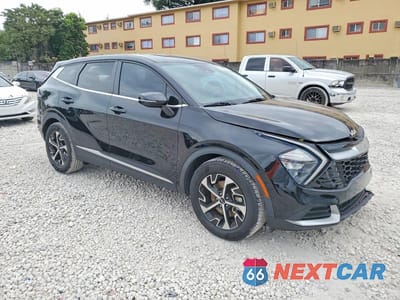 Czwarte zdjęcie samochodu z boku: 2023 KIA SPORTAGE EX VIN:5XYK33AF5PG005607 - miniatura