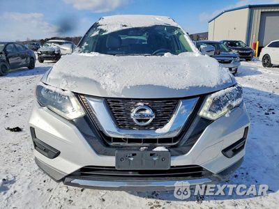 Piąte zdjęcie samochodu w środku: 2017 NISSAN ROGUE S VIN:KNMAT2MV3HP541138 - miniatura