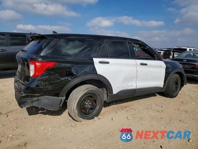 Trzecie zdjęcie samochodu z tyłu: 2024 FORD EXPLORER POLICE INTERCEPTOR VIN:1FM5K8AB3RGA26784 - miniatura