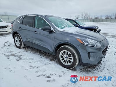 Czwarte zdjęcie samochodu z boku: 2022 FORD ESCAPE SE VIN:1FMCU9G60NUA03850 - miniatura