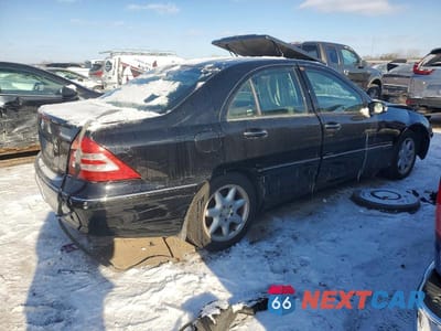 Trzecie zdjęcie samochodu z tyłu: 2004 MERCEDES-BENZ C 240 4MATIC VIN:WDBRF81J04F511463 - miniatura