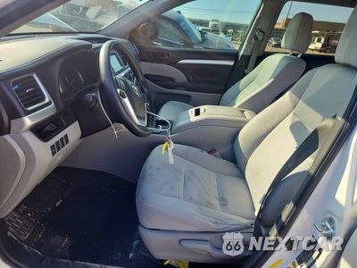 Zdjęcie 7 z 15 samochodu: 2016 TOYOTA HIGHLANDER LE VIN:5TDZKRFH0GS171891 - miniatura