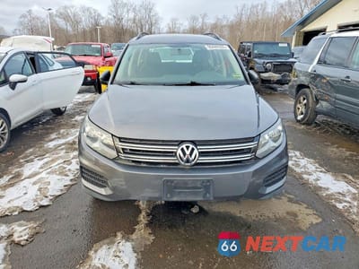 Piąte zdjęcie samochodu w środku: 2015 VOLKSWAGEN TIGUAN S VIN:WVGBV7AX3FW550065 - miniatura