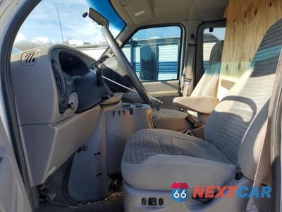 Zdjęcie 7 z 13 samochodu: 2002 FORD ECONOLINE E350 SUPER DUTY WAGON VIN:1FBSS31L42HB23743 - miniatura