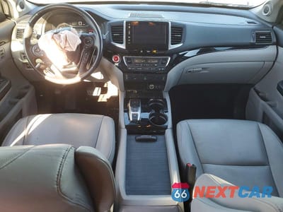 Zdjęcie 8 z 12 samochodu: 2017 HONDA PILOT TOURING VIN:5FNYF6H95HB006865 - miniatura