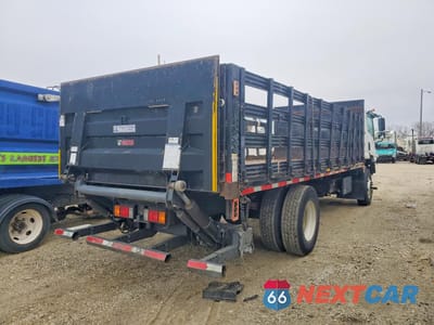 Czwarte zdjęcie samochodu z boku: 2019 ISUZU FTR FLATBED TRUCK VIN:54DK6S169KSG00415 - miniatura