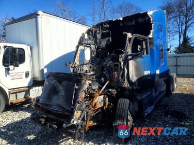 Zdjęcie 9 z 10 samochodu: 2016 KENWORTH T680 SEMI TRUCK VIN:1XKYD49X3GJ479506 - miniatura