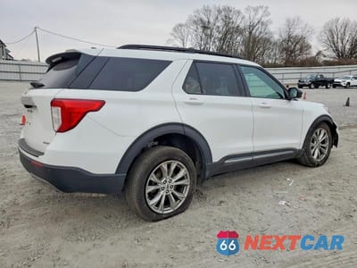 Trzecie zdjęcie samochodu z tyłu: 2021 FORD EXPLORER XLT VIN:1FMSK8DH4MGA49471 - miniatura