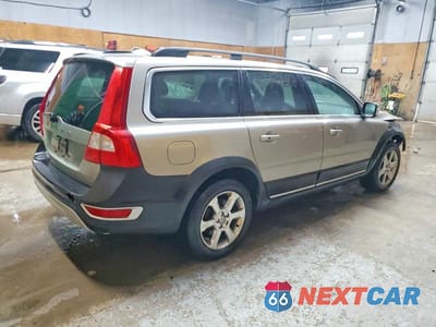 Trzecie zdjęcie samochodu z tyłu: 2011 VOLVO XC70 3.2 VIN:YV4940BL3B1095571 - miniatura