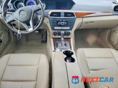 Zdjęcie 8 z 12 samochodu: 2013 MERCEDES-BENZ C 300 4MATIC VIN:WDDGF8AB6DA839538 - miniatura