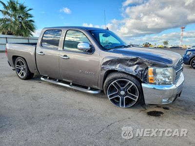Czwarte zdjęcie samochodu z boku: 2013 CHEVROLET SILVERADO C1500 LT VIN:3GCPCSE08DG321120 - miniatura
