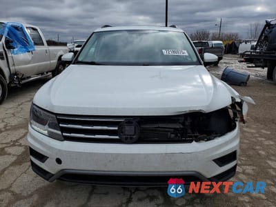 Piąte zdjęcie samochodu w środku: 2018 VOLKSWAGEN TIGUAN SE VIN:3VV2B7AX9JM191263 - miniatura