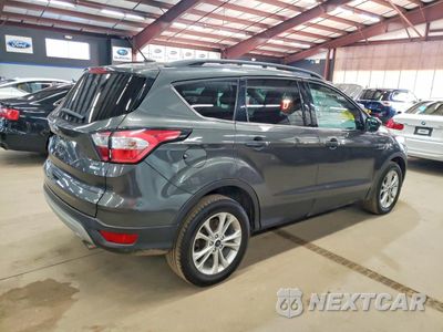 Trzecie zdjęcie samochodu z tyłu: 2018 FORD ESCAPE SE VIN:1FMCU9GD0JUC61570 - miniatura