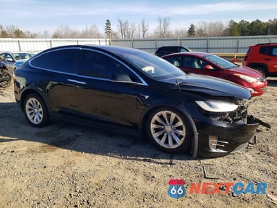 Czwarte zdjęcie samochodu z boku: 2017 TESLA MODEL X VIN:5YJXCAE2XHF077364 - miniatura