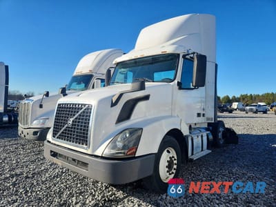 Drugie zdjęcie samochodu z przodu: 2017 VOLVO VNL SEMI TRUCK VIN:4V4N39TG8HN988089 - miniatura
