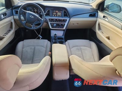 Zdjęcie 8 z 11 samochodu: 2017 HYUNDAI SONATA HYBRID VIN:KMHE24L10HA046828 - miniatura