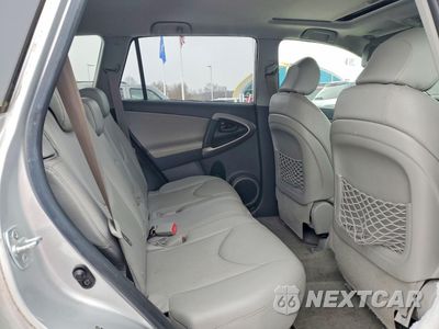 Zdjęcie 11 z 14 samochodu: 2006 TOYOTA RAV4 LIMITED VIN:JTMBD31V166019123 - miniatura