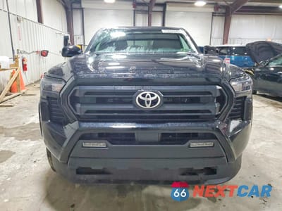 Piąte zdjęcie samochodu w środku: 2025 TOYOTA TACOMA SR5 VIN:3TMLB5JN1SM190180 - miniatura
