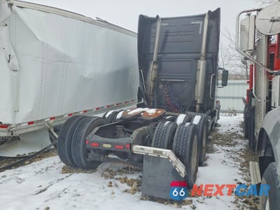 Czwarte zdjęcie samochodu z boku: 2006 VOLVO VN VNL VIN:4V4NC9TK26N411589 - miniatura