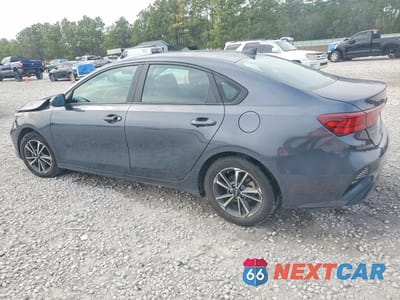 Drugie zdjęcie samochodu z przodu: 2023 KIA FORTE LXS VIN:3KPF24AD6PE572060 - miniatura