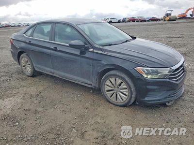 Czwarte zdjęcie samochodu z boku: 2019 VOLKSWAGEN JETTA S VIN:3VWC57BU5KM127427 - miniatura