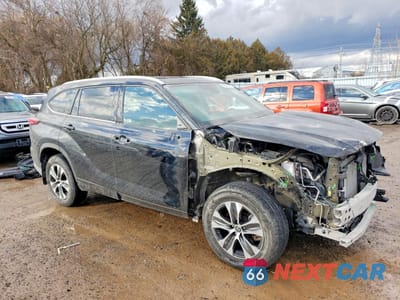 Czwarte zdjęcie samochodu z boku: 2022 TOYOTA HIGHLANDER XLE VIN:5TDGZRBH7NS221367 - miniatura