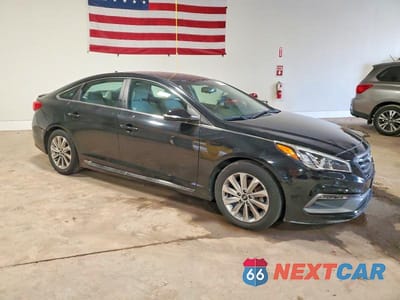 Czwarte zdjęcie samochodu z boku: 2017 HYUNDAI SONATA SPORT VIN:5NPE34AF6HH462293 - miniatura