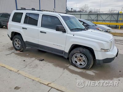 Czwarte zdjęcie samochodu z boku: 2014 JEEP PATRIOT SPORT VIN:1C4NJRBB4ED681415 - miniatura