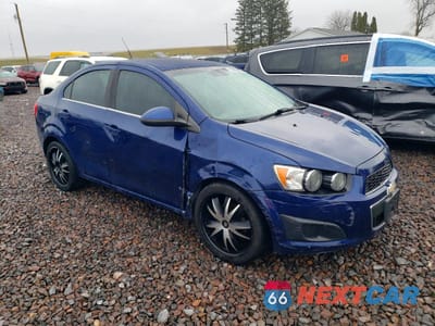 Czwarte zdjęcie samochodu z boku: 2014 CHEVROLET SONIC LT VIN:1G1JC5SH2E4224231 - miniatura