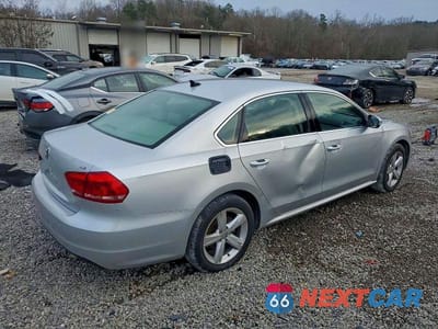Trzecie zdjęcie samochodu z tyłu: 2015 VOLKSWAGEN PASSAT S VIN:1VWAT7A33FC087779 - miniatura