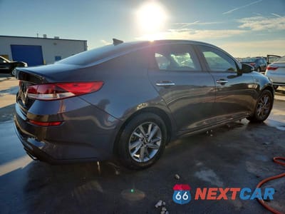 Trzecie zdjęcie samochodu z tyłu: 2019 KIA OPTIMA LX VIN:5XXGT4L37KG308867 - miniatura