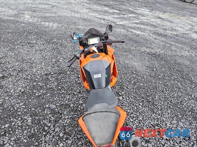Zdjęcie 6 z 9 samochodu: 2024 KTM 390 RC VIN:MD2JYJ402RN207285 - miniatura