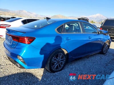 Trzecie zdjęcie samochodu z tyłu: 2022 KIA FORTE GT LINE VIN:3KPF54AD6NE433213 - miniatura