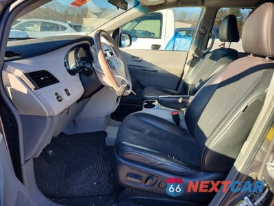 Zdjęcie 7 z 13 samochodu: 2011 TOYOTA SIENNA SPORT VIN:5TDXK3DC5BS105194 - miniatura