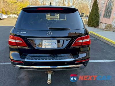 Piąte zdjęcie samochodu w środku: 2014 MERCEDES-BENZ ML 550 4MATIC VIN:4JGDA7DB5EA341748 - miniatura