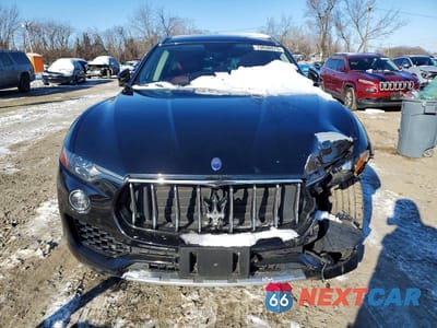 Piąte zdjęcie samochodu w środku: 2017 MASERATI LEVANTE LUXURY VIN:ZN661XUL8HX245554 - miniatura