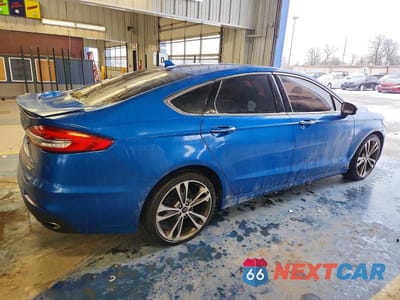 Trzecie zdjęcie samochodu z tyłu: 2020 FORD FUSION TITANIUM VIN:3FA6P0D92LR137434 - miniatura