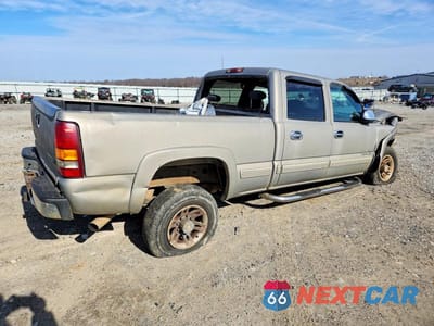 Trzecie zdjęcie samochodu z tyłu: 2001 CHEVROLET SILVERADO C2500 HEAVY DUTY VIN:1GCHC23G81F205062 - miniatura