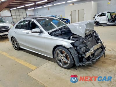 Czwarte zdjęcie samochodu z boku: 2015 MERCEDES-BENZ C 300 4MATIC VIN:55SWF4KB3FU019780 - miniatura